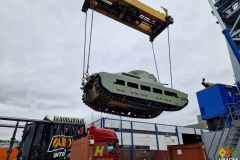 Matilda-II-wird-nach-Ankunft-in-Rotterdam-auf-Lastwagen-umgeladen